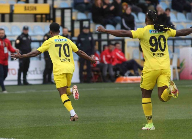 Spor Toto Süper Lig: İ̇stanbulspor: 2 - Kayserispor: 1 (İ̇lk Yarı)