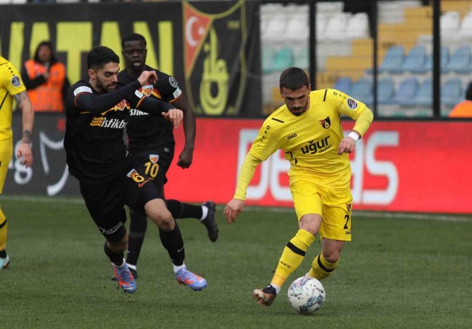 Spor Toto Süper Lig: İ̇stanbulspor: 2 - Kayserispor: 1 (İ̇lk Yarı)