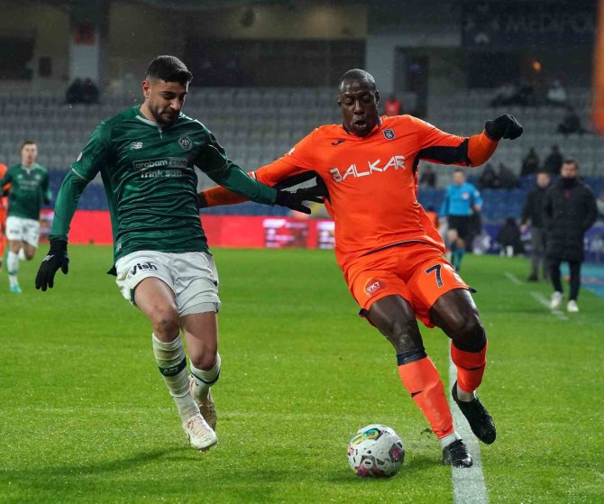 Spor Toto Süper Lig: Medipol Başakşehir: 1 - Konyaspor: 0 (İ̇lk Yarı)
