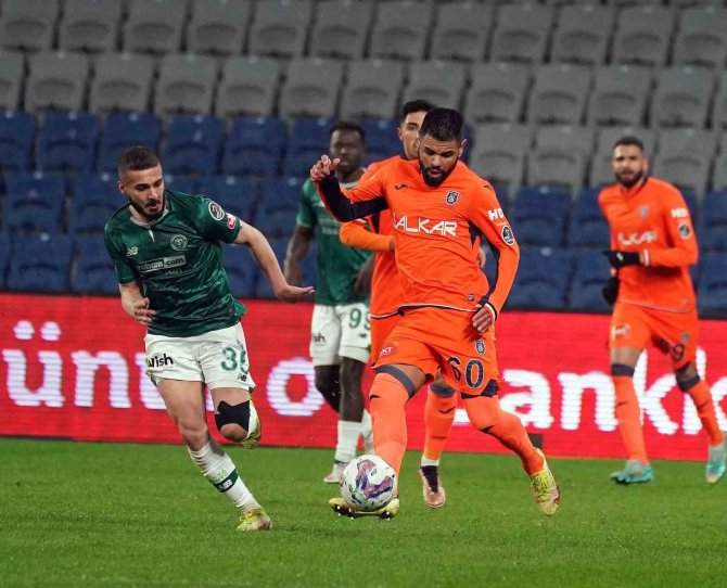 Spor Toto Süper Lig: Medipol Başakşehir: 1 - Konyaspor: 0 (İ̇lk Yarı)