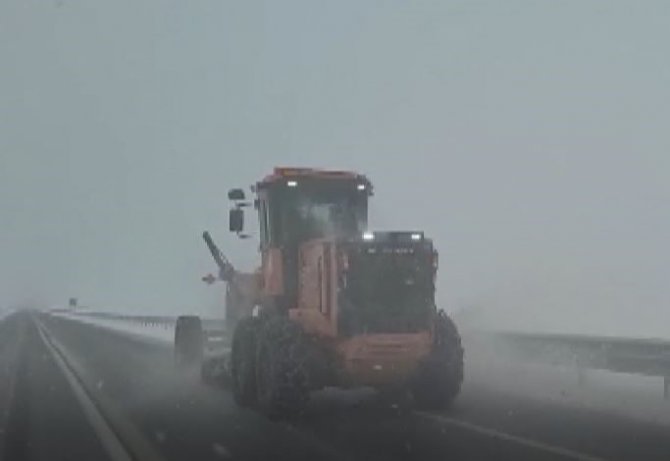 Tunceli’de Kapalı Bulunan 128 Köy Yolunda Çalışma Sürüyor