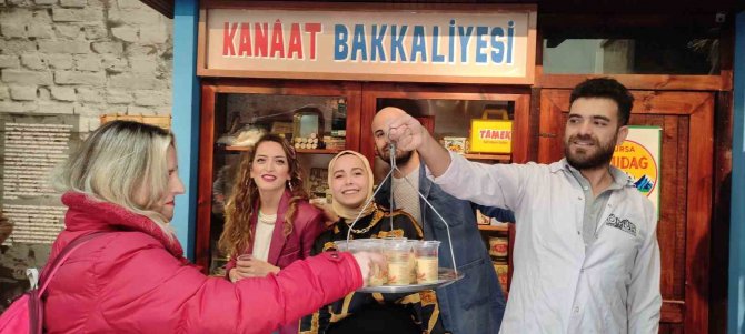 50 Yıl Önceki Bursa Sokaklarında Boza Dağıttılar