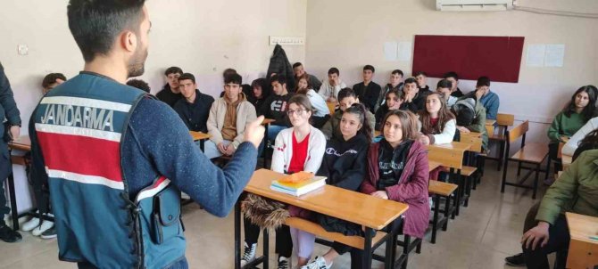 Jandarma Ekipleri Seminerlerle Vatandaşları Bilgilendirdi