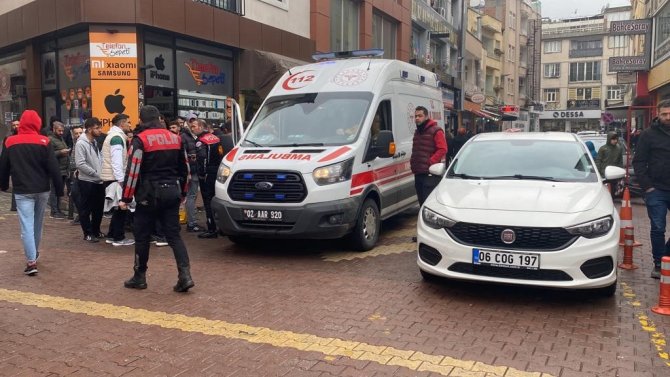 Cadde Ortasında Kavga Ettiği Şahıslara Kurşun Yağdırdı