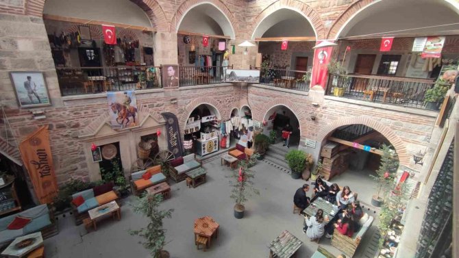 Tarihi Taşhan, Turistlerin Uğrak Mekanı Haline Geldi