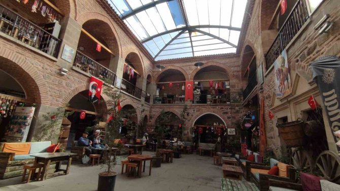 Tarihi Taşhan, Turistlerin Uğrak Mekanı Haline Geldi