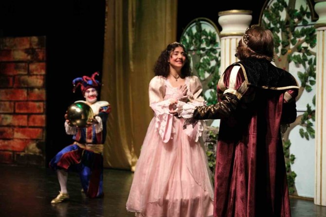 Altıeylül Yarıyıl Tiyatro Şenliği Başladı