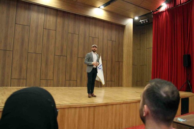 Aile Okulu’nda Travmayla Yaşamayı Öğretiyorlar