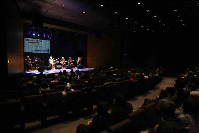 Bağlama Ustası Cengiz Özkan Eyüpsultanda Konser Verdi