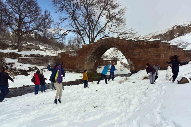 Batman’dan Gelip Bitlis’te Karın Sefasını Sürdüler