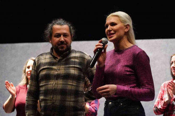 Bilecik Belediyesi Sanat Akademisi Oyuncuları Ayakta Alkışlandı