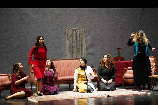 Bilecik Belediyesi Sanat Akademisi Oyuncuları Ayakta Alkışlandı