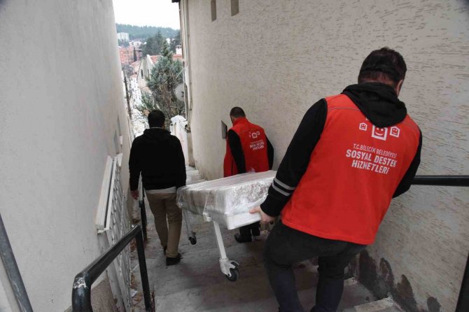 Yüzlerce Aileye Medikal Ürün Ve Hasta Yatağı Desteğinde Bulunuldu