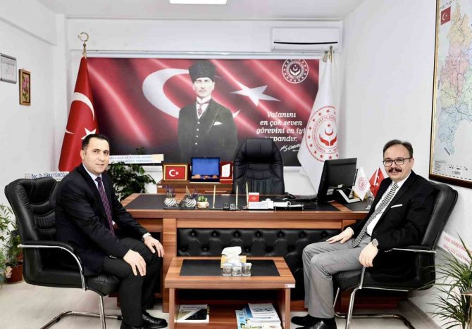 Vali Kızılkaya’dan İ̇l Müdürlüğüne Atanan Türkoğlu İle Bir Araya Geldi