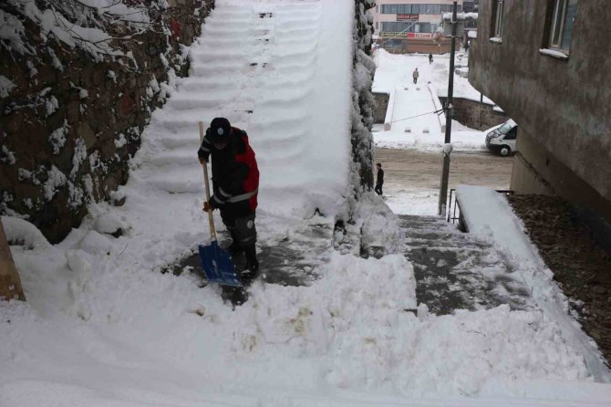 Bitlis’te 48 Köy Yolu Ulaşıma Kapandı
