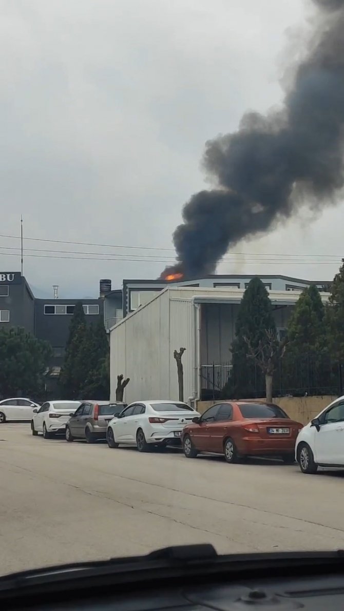 Bursa’da Korkutan Fabrika Yangını