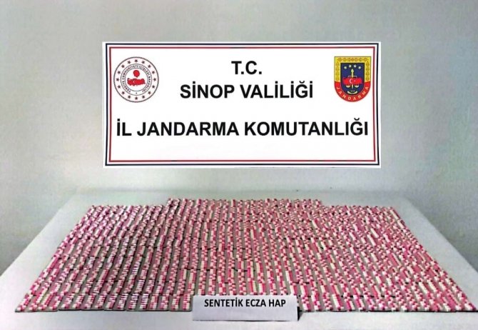 Çalıştığı Otobüsle Uyuşturucu Hap Getiren Muavin Ve Arkadaşı Tutuklandı