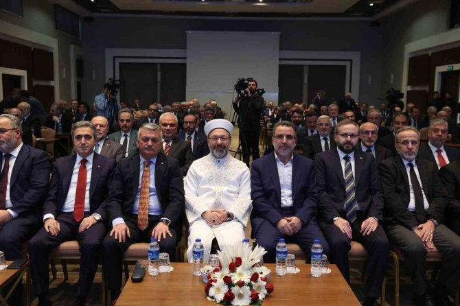 Diyanet İ̇şleri Başkanı Erbaş: "İ̇slam’a Yapılan Saldırılara Karşı Savunmayı Son Nefesimize Kadar Sürdüreceğiz"