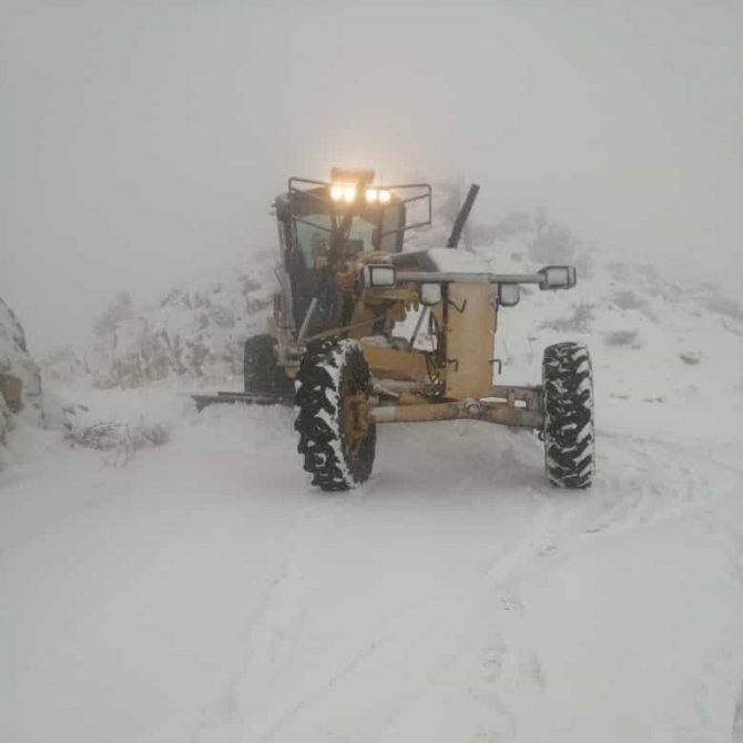 Kardan Kapanan 116 Mahallenin Yolu Ulaşıma Açıldı