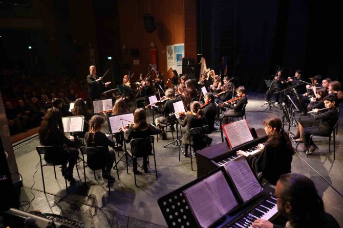 Efeler’den Çocuklara Sanat Dolu Tatil Hediyesi