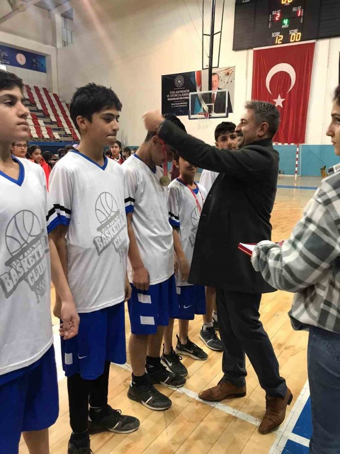 Eleşkirtspor Basketbol Takımı Ağrı Şampiyonu Oldu
