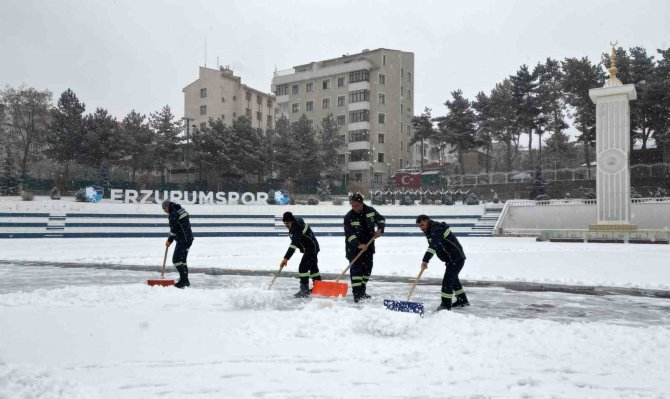 Büyükşehir Kışla Mücadelede De 7/24 Görevinin Başında