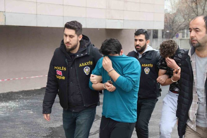 Ayşenur’un Katil Zanlısı “Silahı Elinden Almaya Çalışırken Tetiğe Dokunmuşum” Diyerek Savunma Yaptı