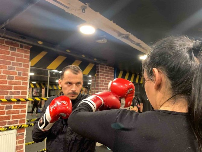 Aynı Evi Ve Ringi Paylaşıyorlar