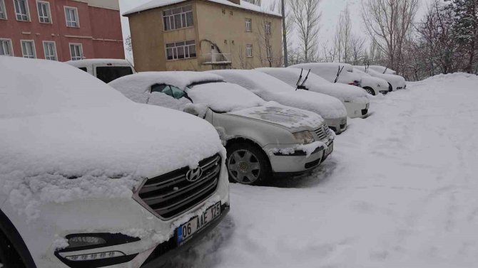 Bitlis’te 48 Köy Yolu Ulaşıma Kapandı