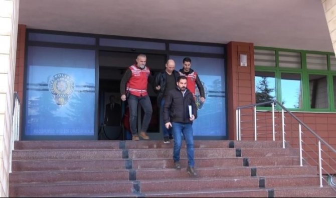 İ̇ş Görüşmesi İçin Gittiği Site Yöneticisinden Avans İstemiş, Vermeyince Darp Edip Kemerle Boğup Öldürmüş