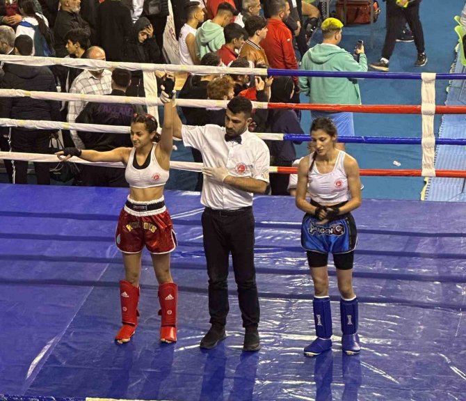 İ̇zmirli Öğrenciler Madalyaya Doymuyor