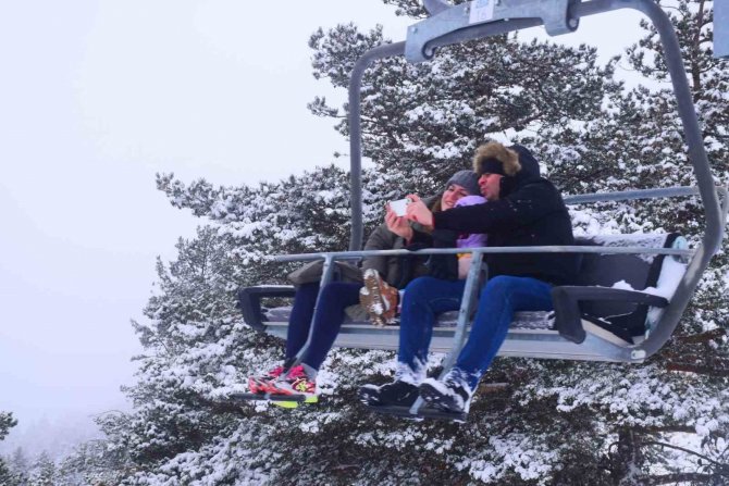 Keltepe Kayak Merkezi’ne Ziyaretçi Akını