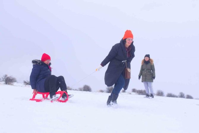 Keltepe Kayak Merkezi’ne Ziyaretçi Akını