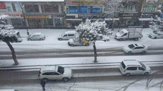 Bitlis’te Kar Yağışı Etkisini Sürdürüyor