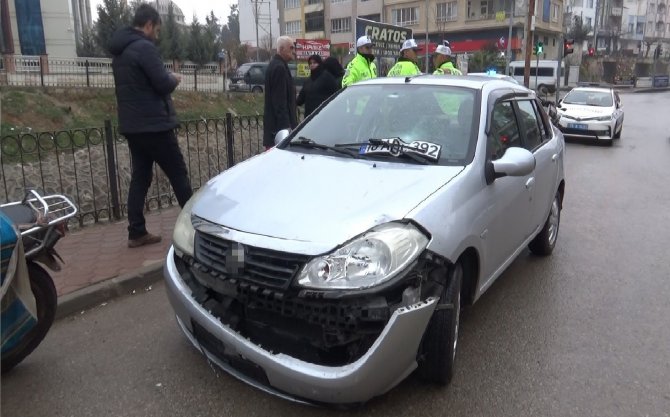 Kilis’te Motosiklet İle Otomobilin Çarpışması Sonucu 1 Kişi Yaralandı