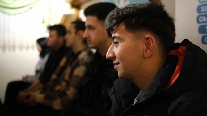 Ebeveynlere "Çocuklarınızı Kıyaslamayın" Uyarısı: "Benzersiz Ve Orijinal Şeyler Birbirleriyle Kıyaslanamazlar"