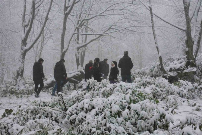 Beklenen Kar Gelince Vatandaşlar Soluğu Kartepe’de Aldı