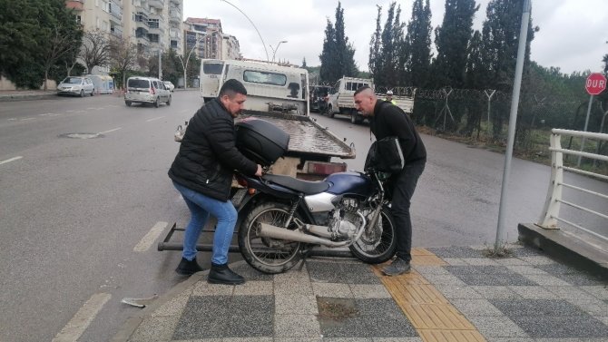 Otomobil İle Motosiklet Kafa Kafaya Çarpıştı: 1 Ağır Yaralı