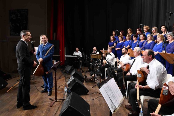 Thm Korosundan Seçme Türküler Konseri
