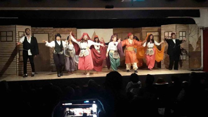 Köyceğizli Tiyatrocular kanlı Nigar’ Oyununu Başarıyla Sergilediler