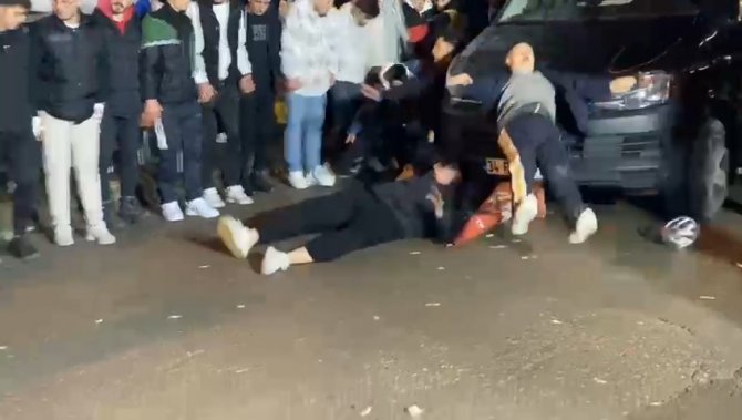 Çekmeköy’de Halay Çekenlerin Arasına Minibüsün Daldığı Anlar Kamerada
