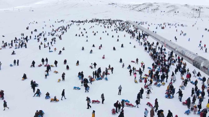 Erciyes’e Sömestirde Turist Akını