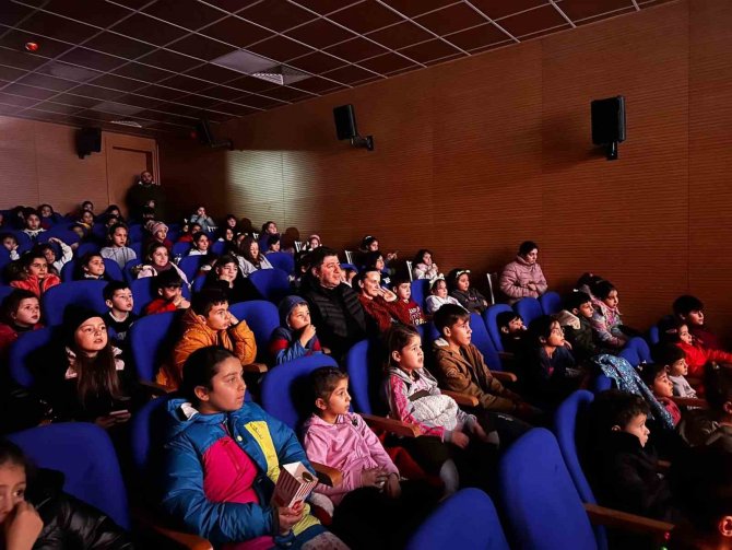 Altınordu’da Öğrenciler Tatilin Tadını Sinema Günleri İle Çıkartı
