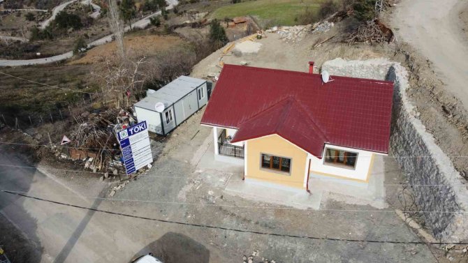 Fatma Teyze Yeni Evine Kavuştu: Bu Kez Sevinç Gözyaşı Döktü