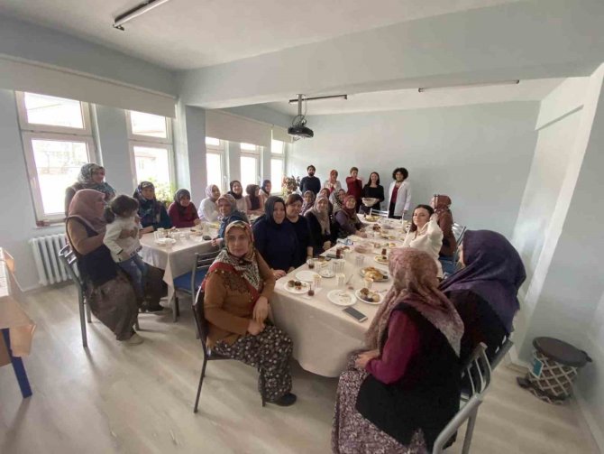 Başkan Tekin Ve Müdür Akyol Kursiyerler İle Bir Araya Geldi