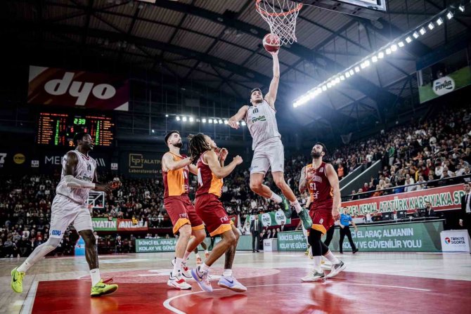 Pınar Karşıyaka, 100 Atmayı Seviyor