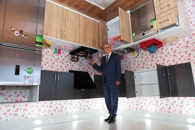 Öğrenciler Ters Evi Ücretsiz Gezebilecek