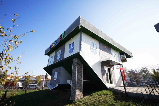Öğrenciler Ters Evi Ücretsiz Gezebilecek