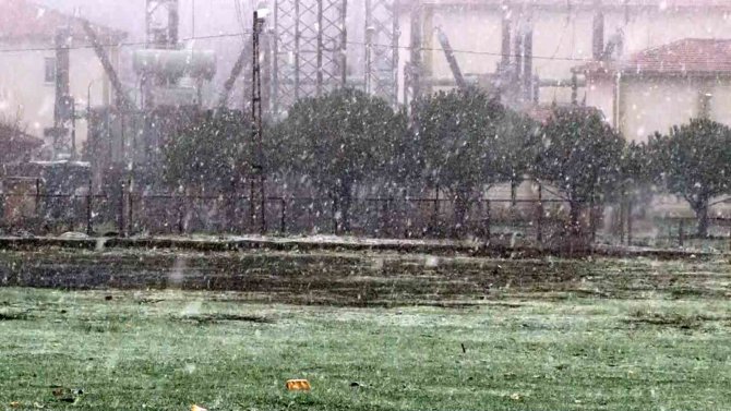 Sarıyer’de Kar Yağışı Etkili Oluyor