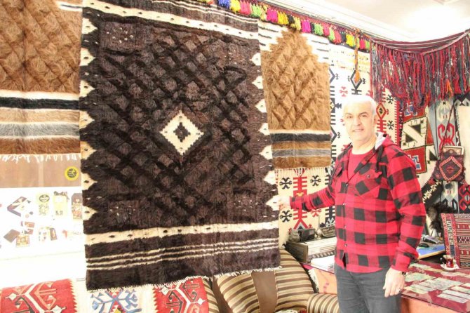 Osmanlı’dan Kalma Battaniyeye Paha Biçilemiyor, Sahibi Müzede Sergilenmesini İstiyor